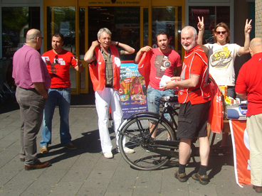 Een deel van de groep die in de Hoge Vucht stond